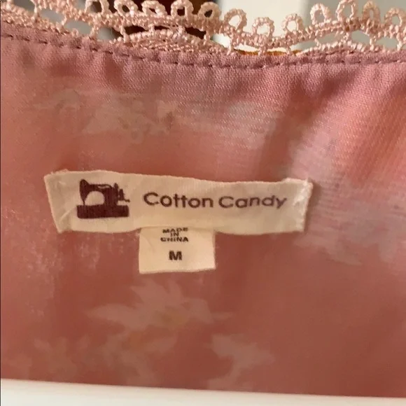 🚨FINAL PRICE🚨 Cotton Candy Pink Floral Romper Size M - Picture 3 of 4